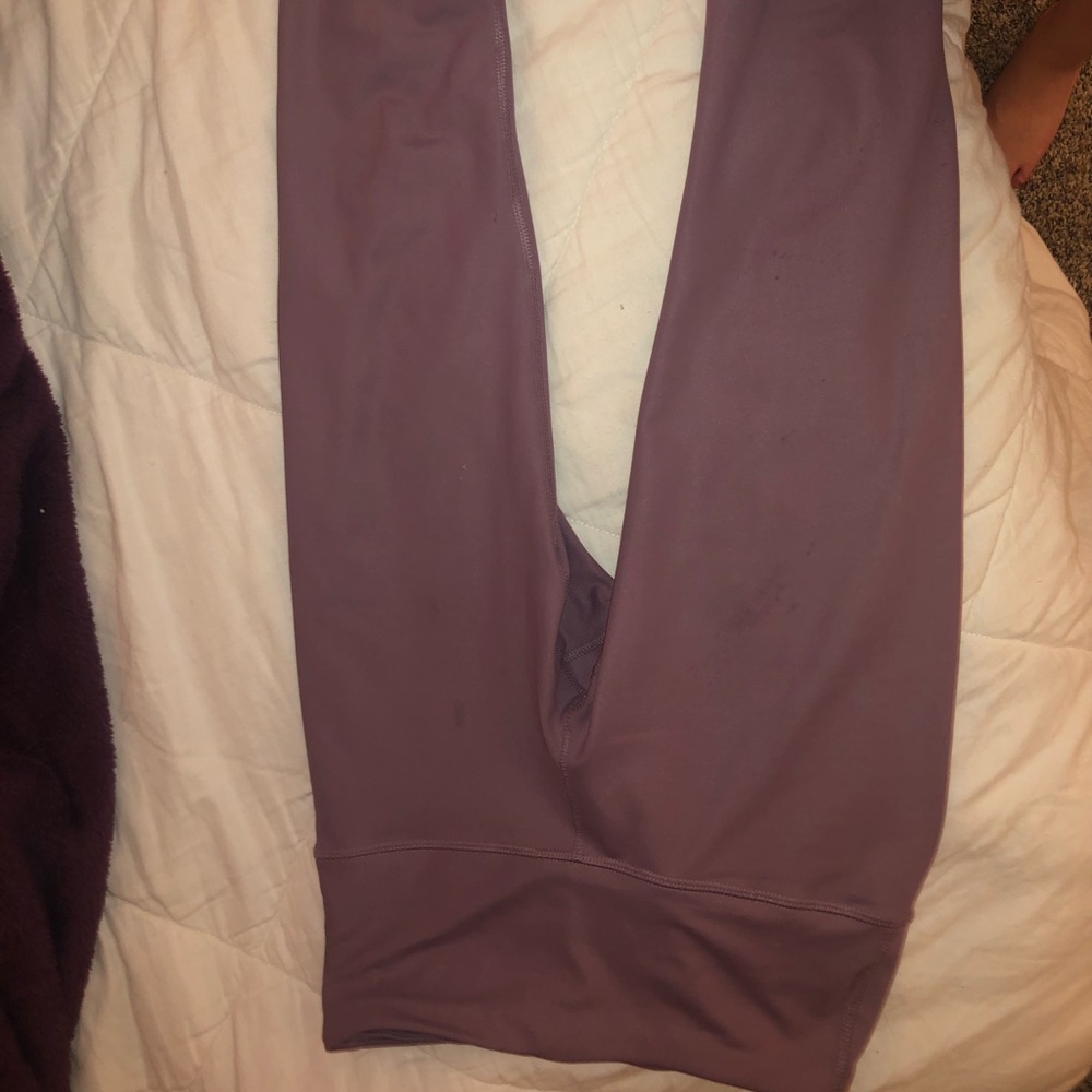 LAVENDER WORKOUT PANTS SIZE SMALL NEVER WORN